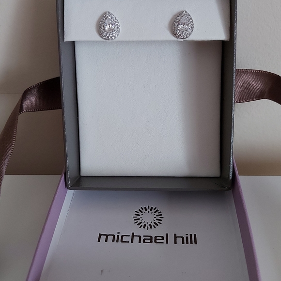 Earings - Picture 3 of 3